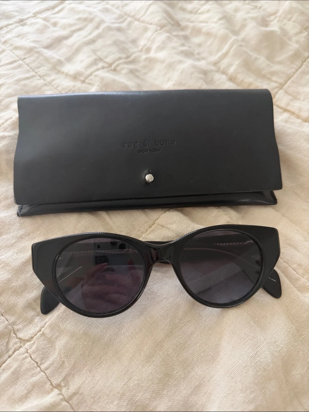 rag & bone Black Cat-Eye Sunglasses with Matching Case